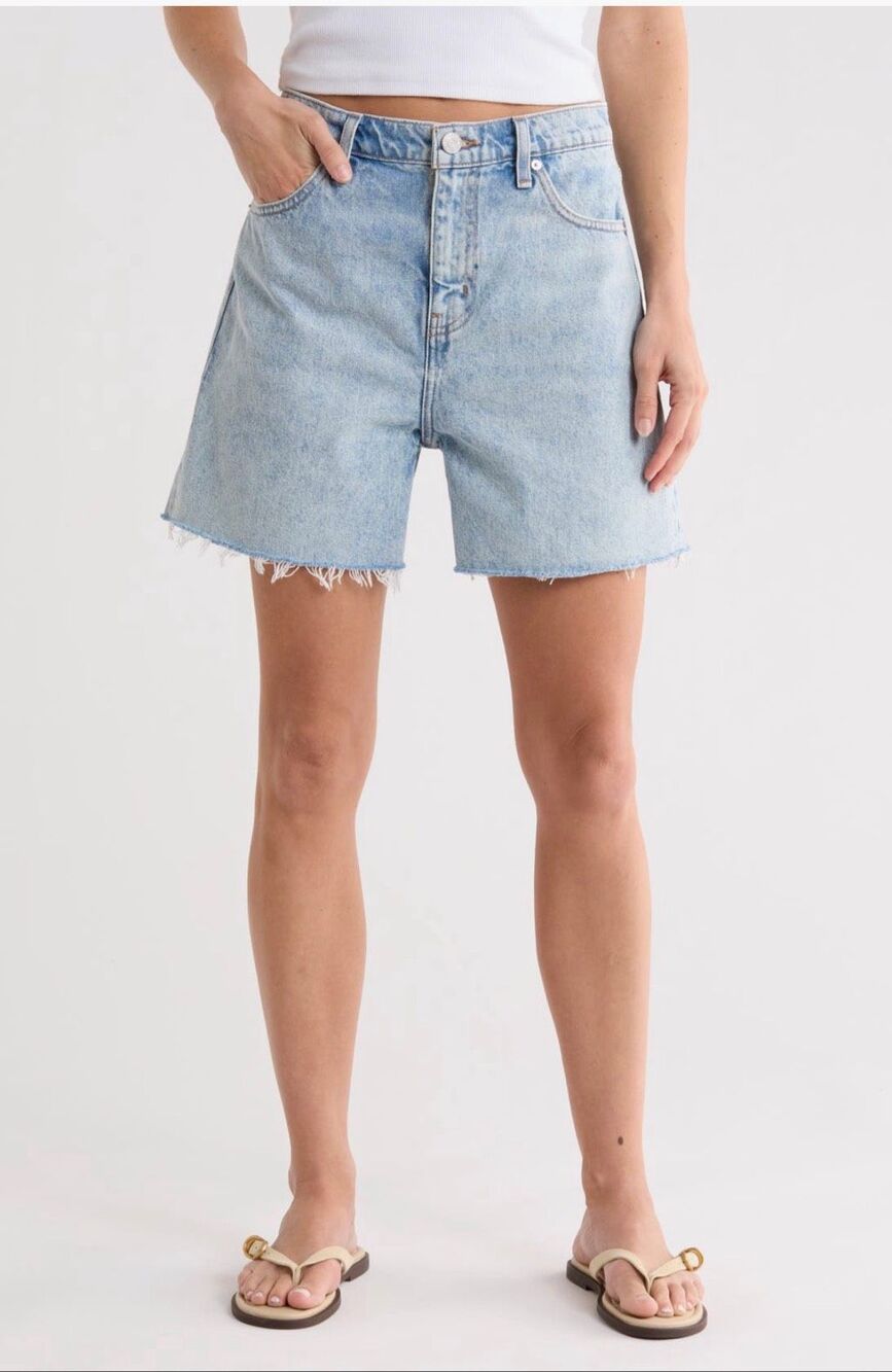 NWT $198 FRAME 25 The Easy Frame Hem Denim Shorts in Scene